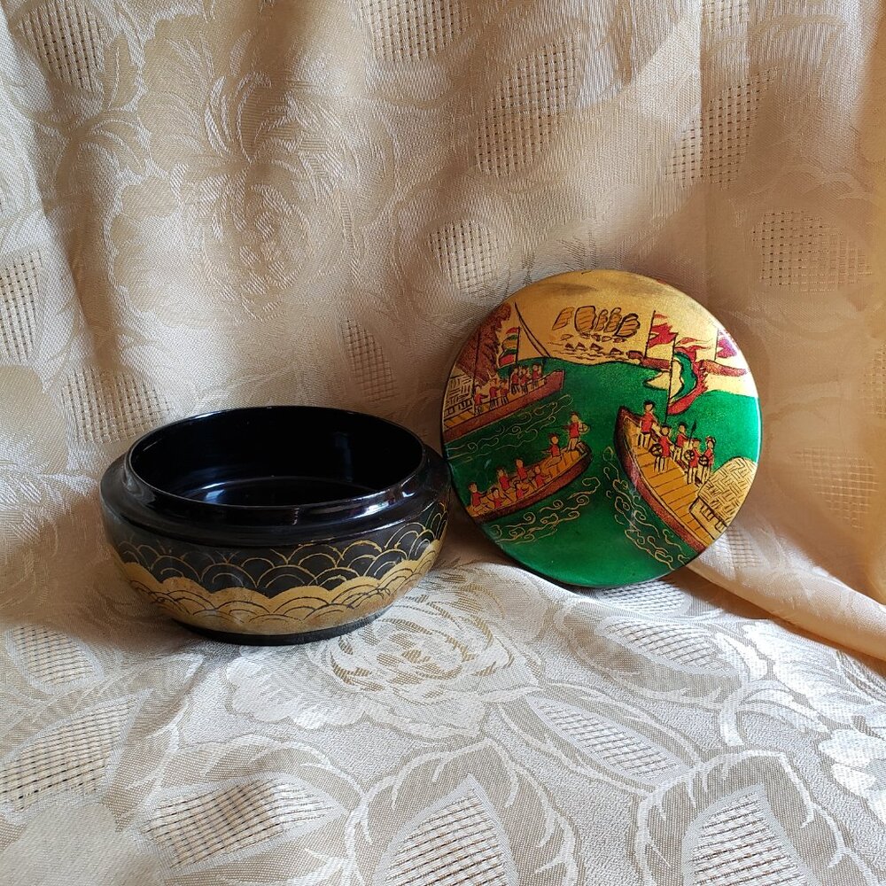 Hanoi Daewoo Vietnam wooden covered bowl. Painted scene, Gold embellished side.